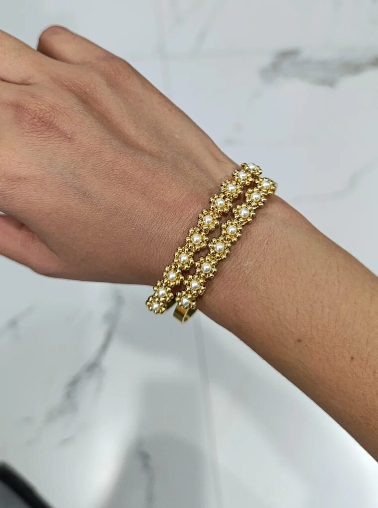 Brazalete Flores Dorado/Perla